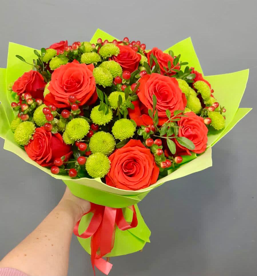 Букет цветов из: Хризантемы и Розы в Кировграде