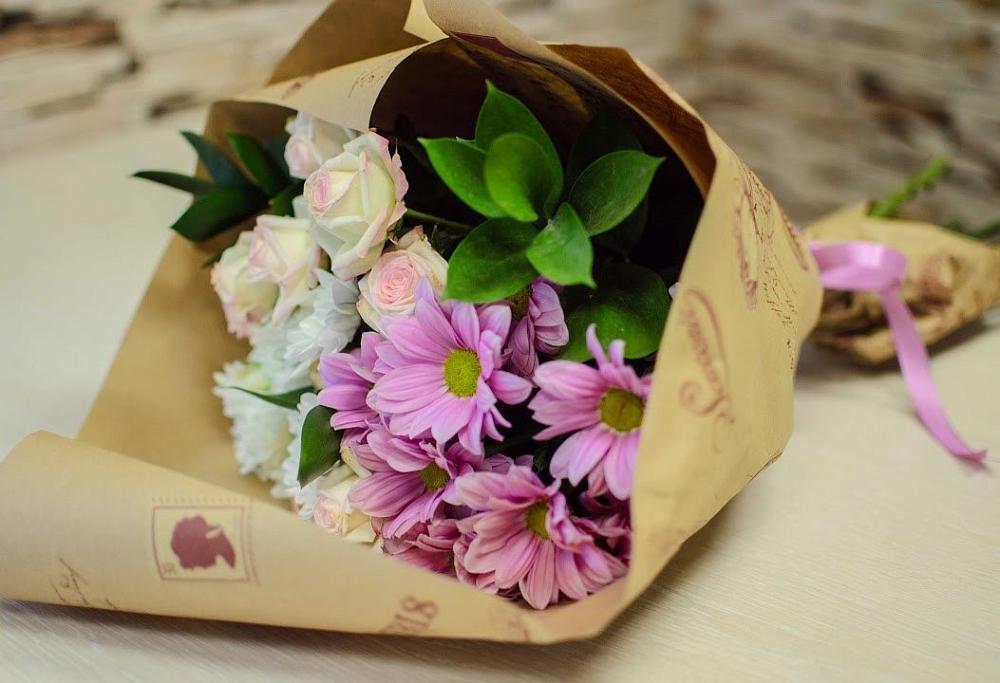 Букет цветов из: Розы и Хризантемы в Кировграде