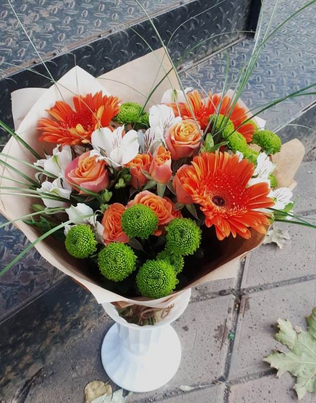 Букет цветов из: Герберы, Хризантемы, Альстромерии и Розы в Кировграде