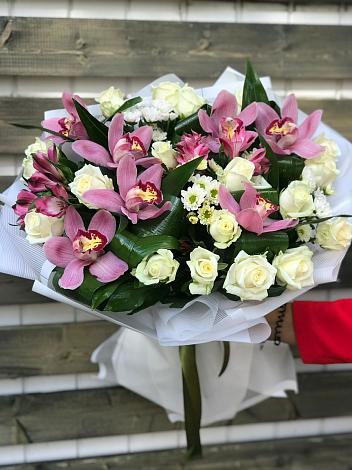 Букет цветов из: Розы и Хризантемы в Кировграде