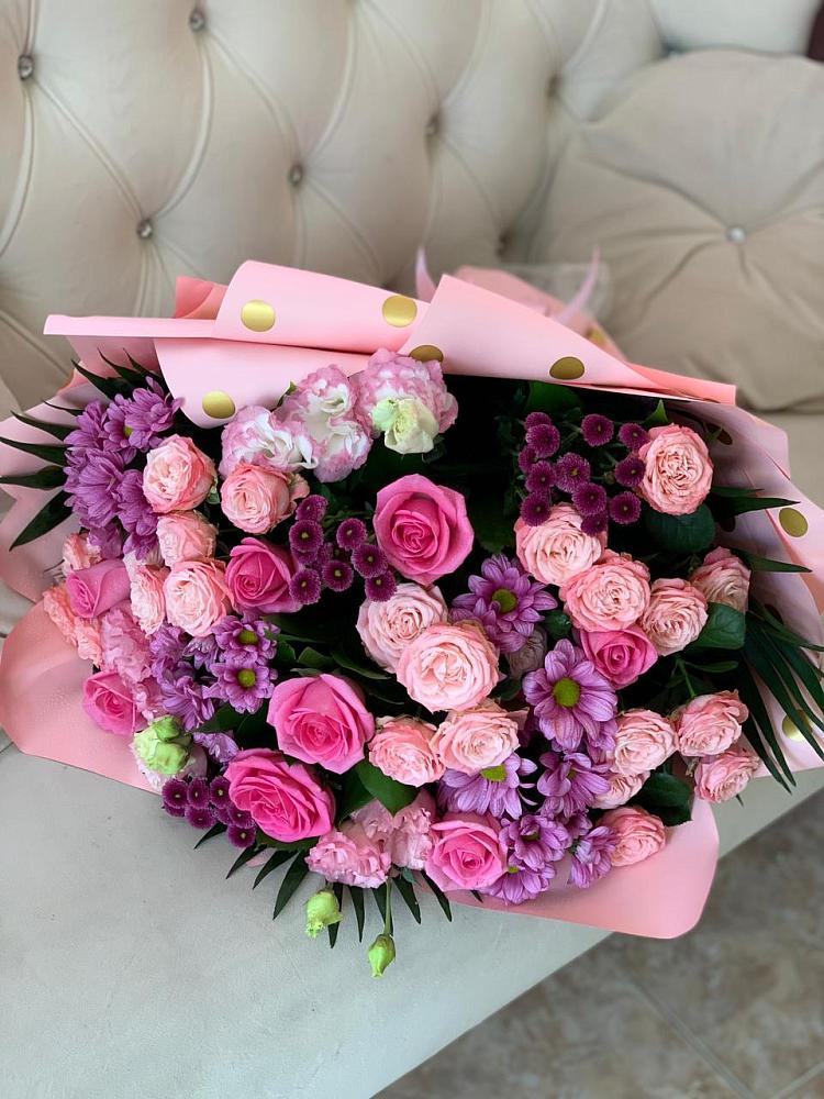 Букет цветов из: Хризантемы, Розы и Лизиантусы в Кировграде