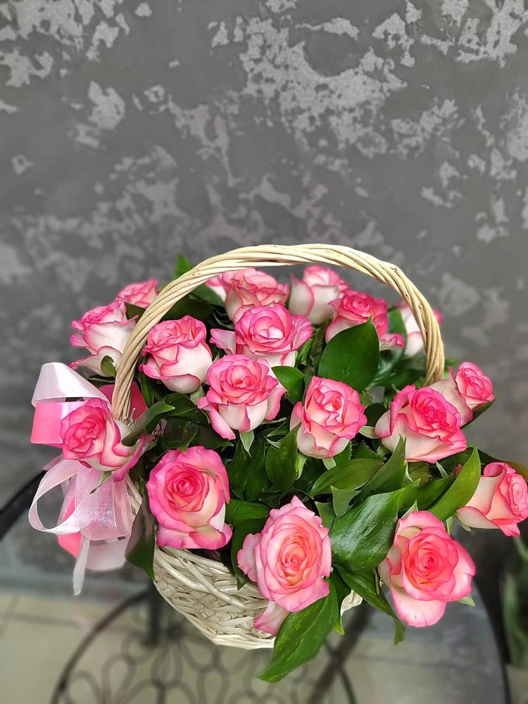 Цветочная композиция из Розы в корзине в Кировграде