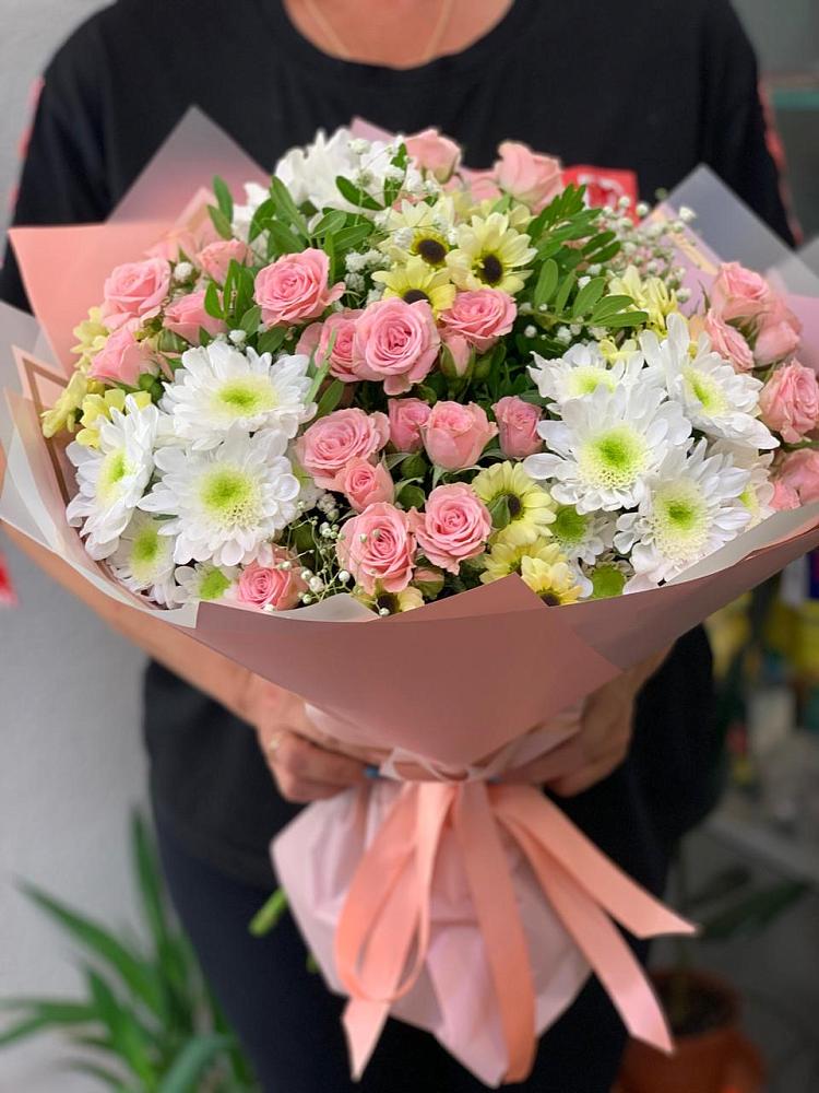 Букет цветов из: Розы и Хризантемы в Кировграде