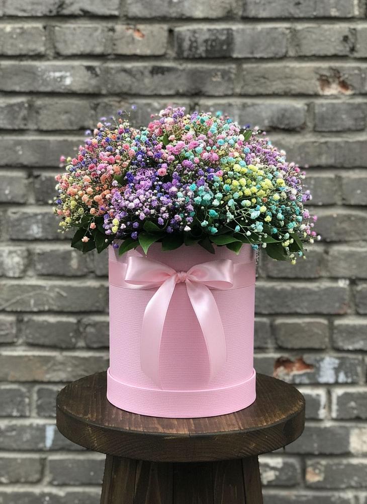 Цветочная композиция из Гипсофила и Розы в шляпной коробке в Кировграде