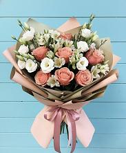 Букет цветов из:  Розы, Альстромерии и Лизиантусы в Кировграде
