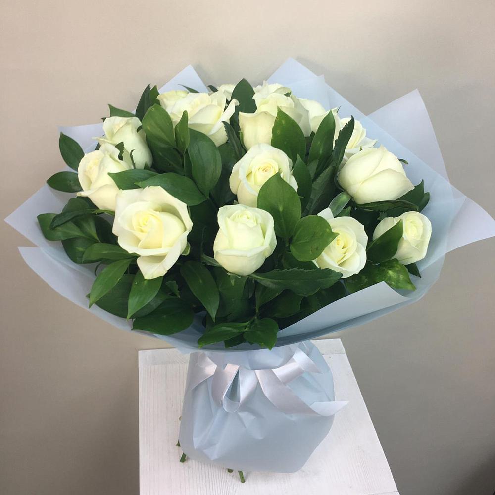 Букет 15 Белых роз Проуд в Кировграде