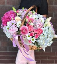 Цветочная композиция из Розы, Хризантемы, Пионы и Лизиантусы в корзине в Кировграде