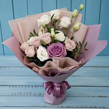 Букет цветов из:  Розы и Лизиантусы в Кировграде