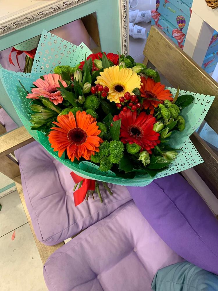 Букет цветов из: Герберы, Хризантемы и Альстромерии в Кировграде