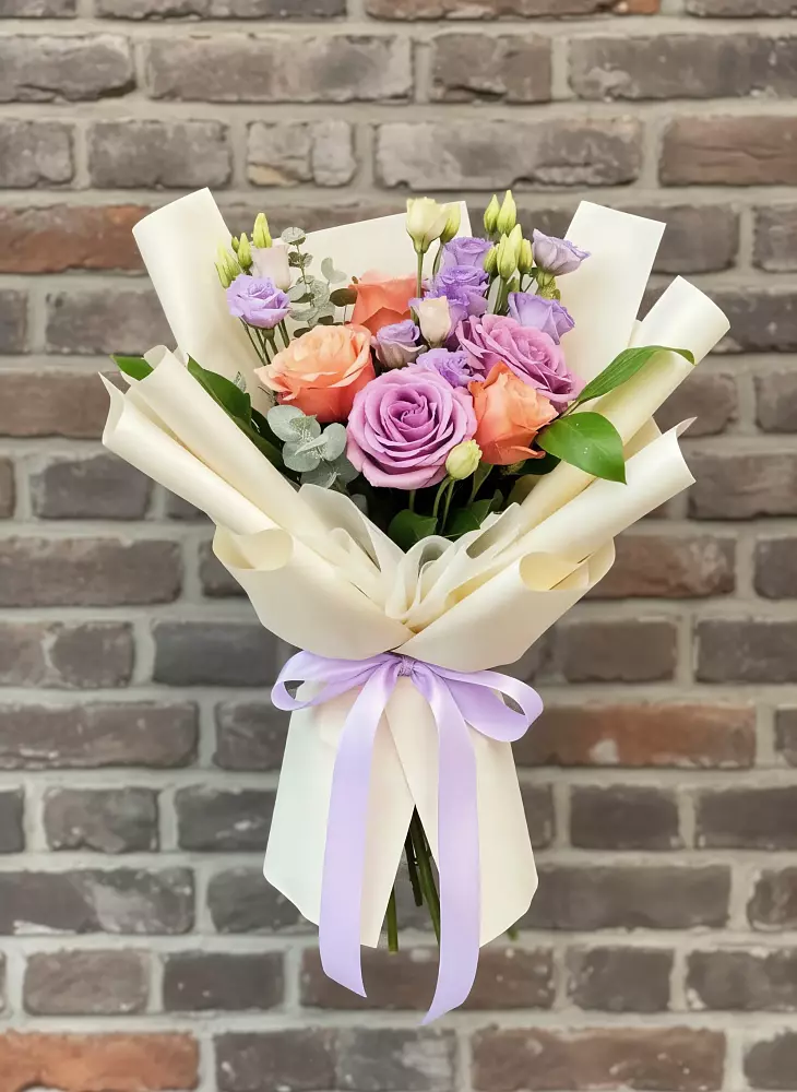 Букет цветов из: Лизиантусы и Розы в Кировграде