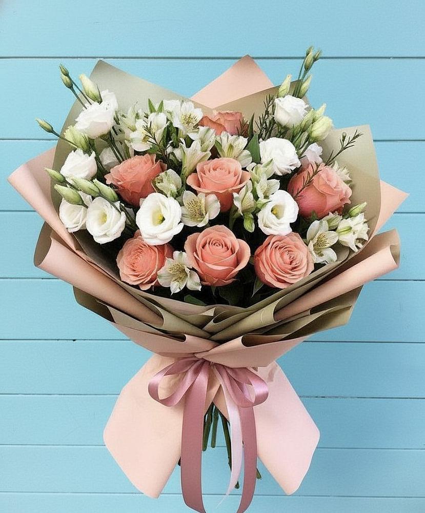 Букет цветов из: Розы, Альстромерии и Лизиантусы в Кировграде
