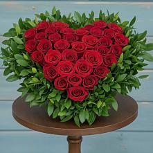 Цветочная композиция из Розы в виде сердца в Кировграде