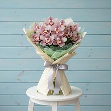 Букет цветов из:  Орхидеи и Розы #REPLACE_PRED# Кировграде