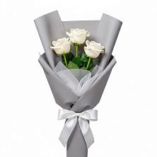 Букет 3 белые розы в Кировграде