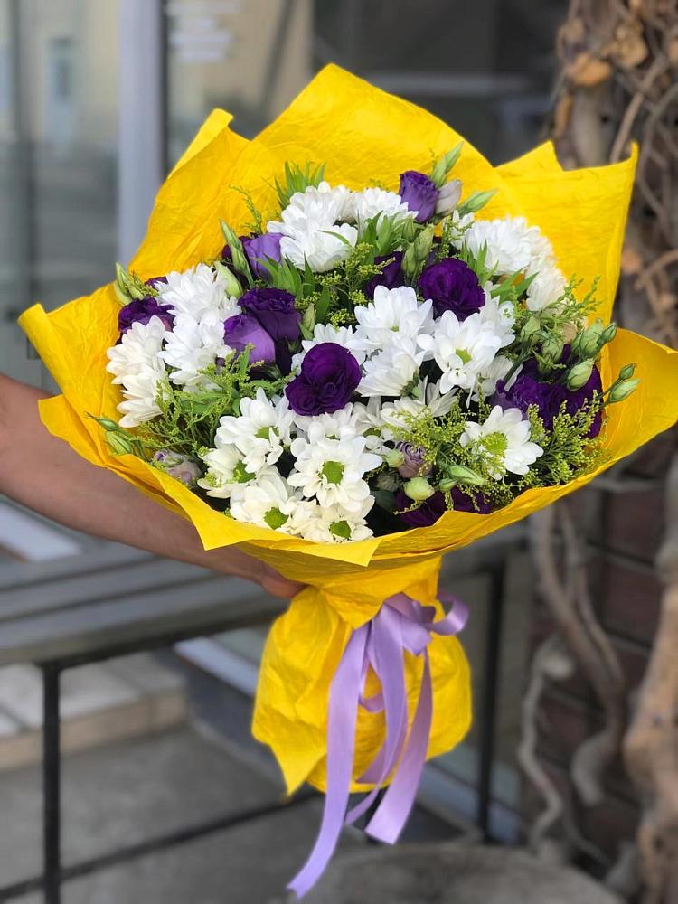 Букет цветов из: Ирисы, Хризантемы и Ромашки в Кировграде