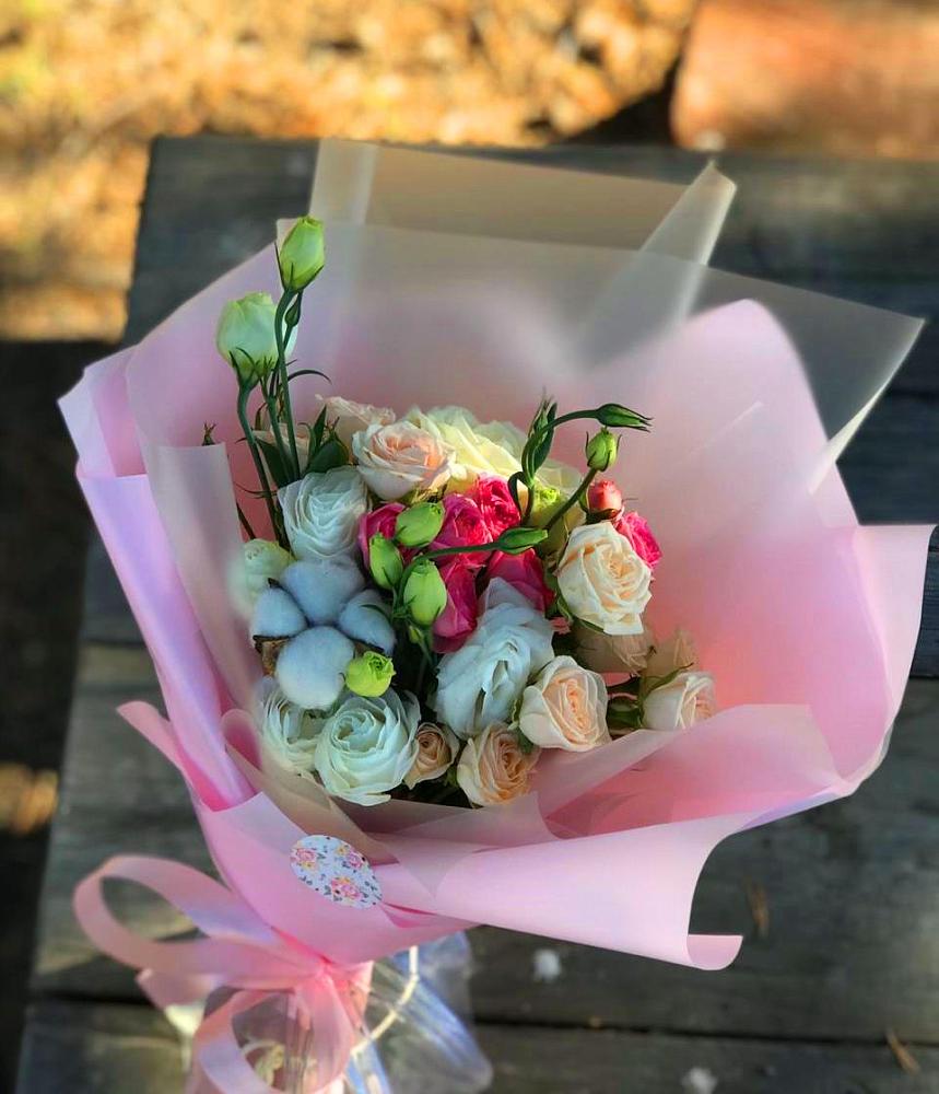 Букет цветов из: Розы и Лизиантусы в Кировграде