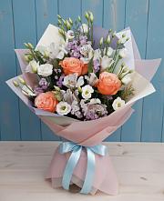 Букет цветов из:  Лизиантусы, Розы, Альстромерии и Гипсофила в Кировграде