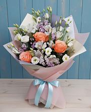 Букет цветов из:  Лизиантусы, Розы, Альстромерии и Гипсофила в Кировграде