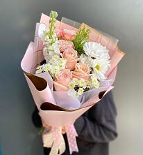 Букет цветов из:  Хризантемы и Розы в Кировграде