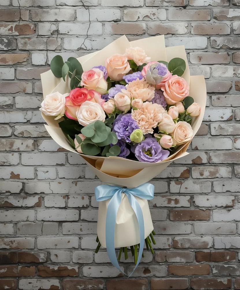 Букет цветов из: Розы, Лизиантусы и Гвоздики в Кировграде