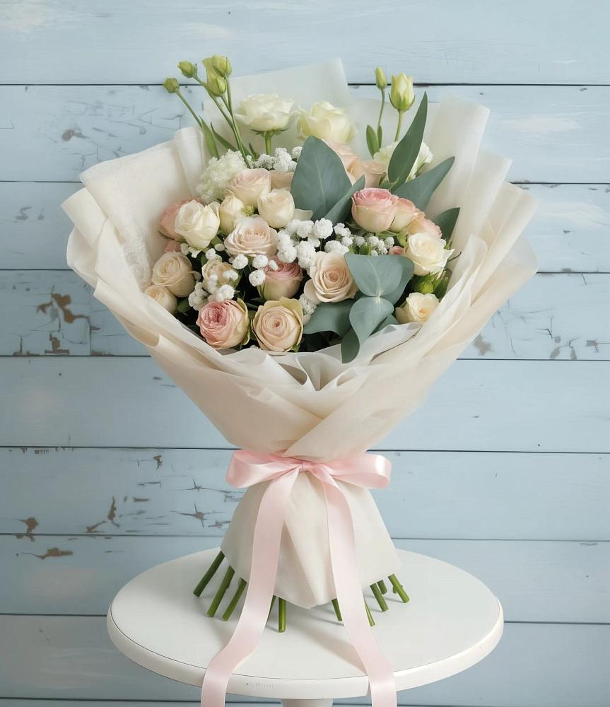 Букет цветов из: Розы и Лизиантусы в Кировграде