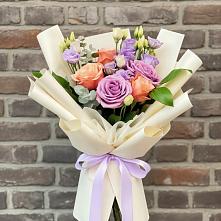 Букет цветов из:  Лизиантусы и Розы в Кировграде