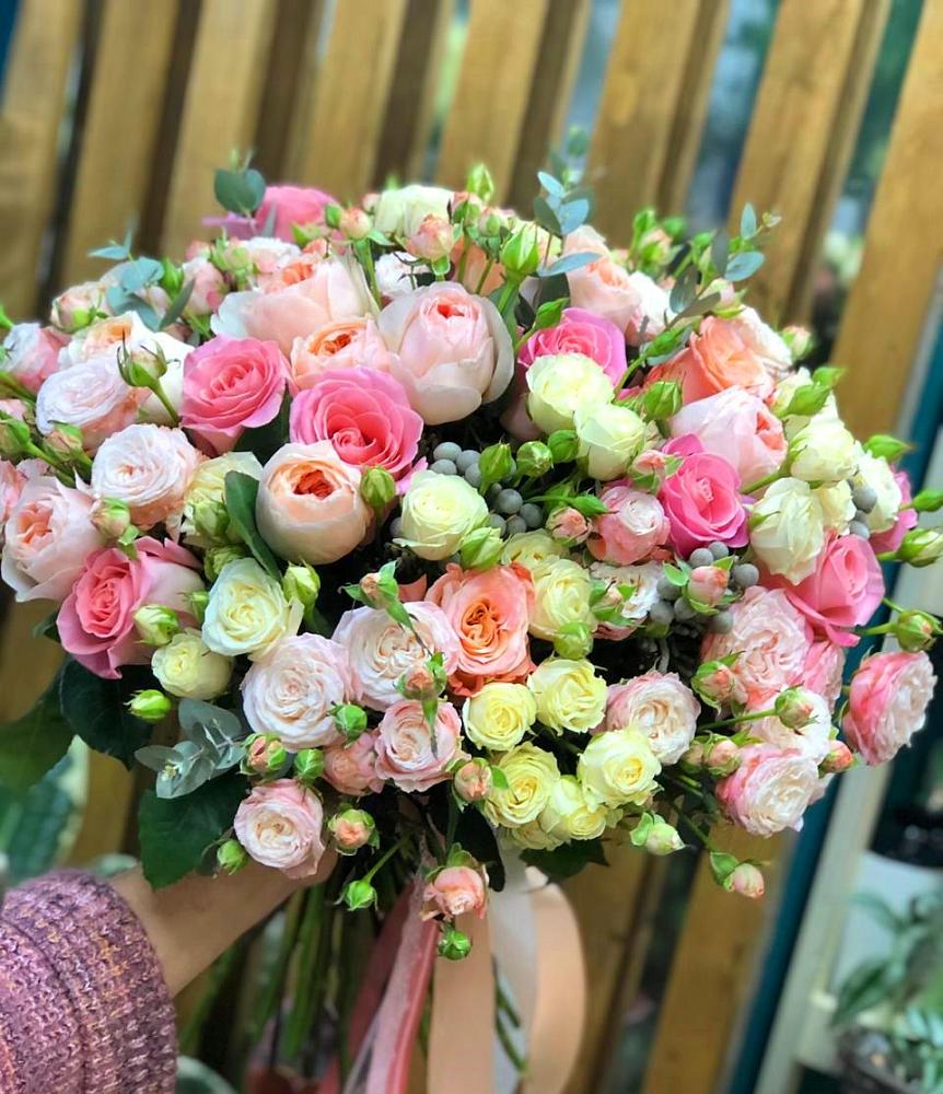 Букет цветов из: Розы в Кировграде