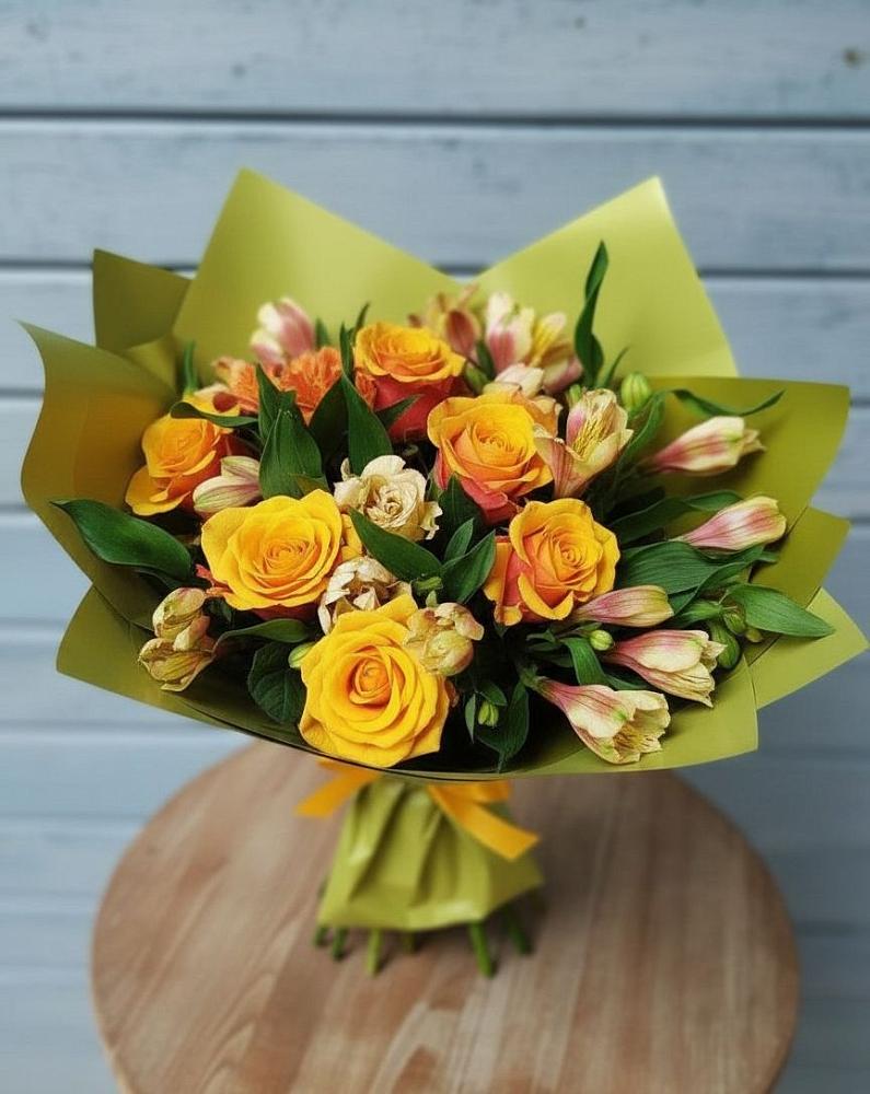 Букет цветов из: Альстромерии и Розы в Кировграде