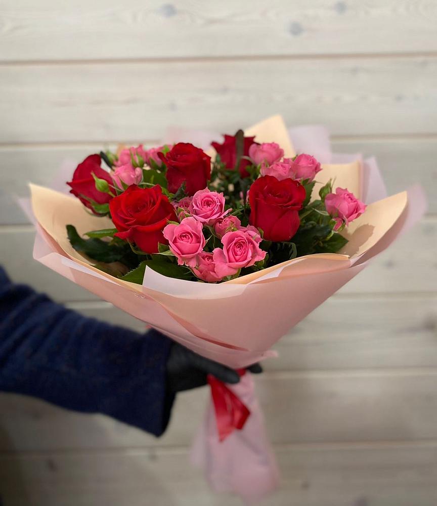 Букет цветов из: Розы в Кировграде