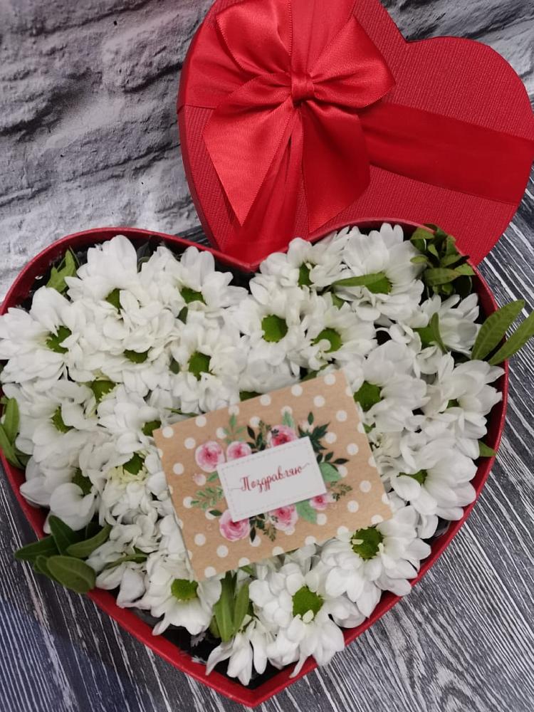 Цветочная композиция из Хризантемы в виде сердца в Кировграде