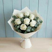 Букет Белые розы в Эвкалипте в Кировграде