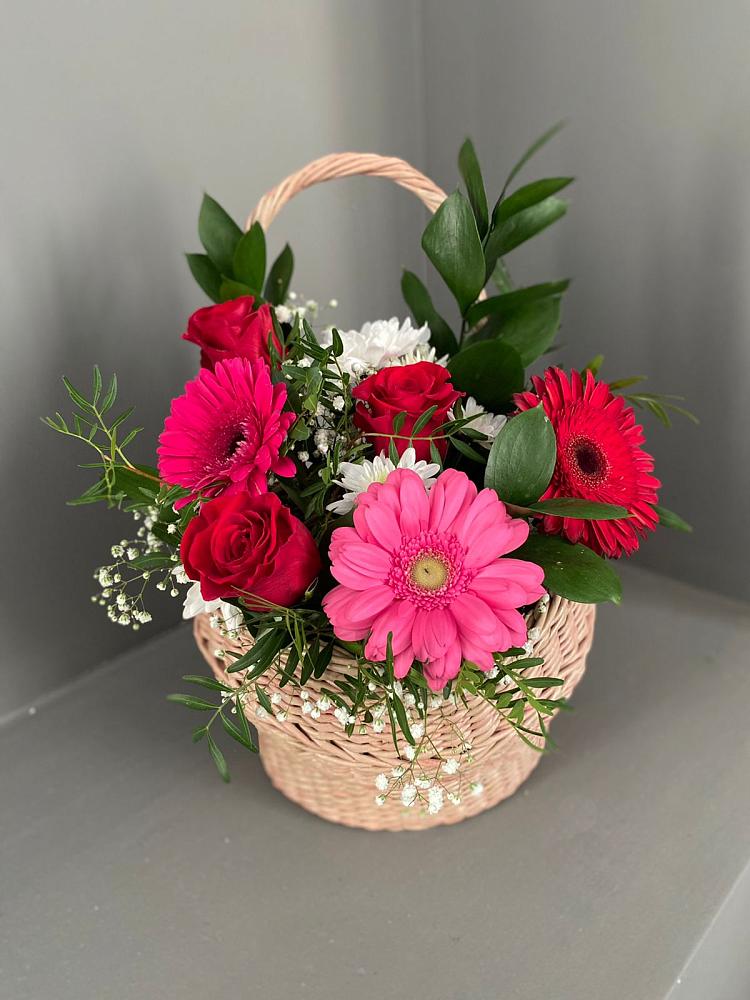 Цветочная композиция из Розы, Хризантемы и Герберы в корзине в Кировграде