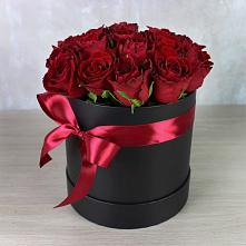 Цветочная композиция из Розы в шляпной коробке в Кировграде