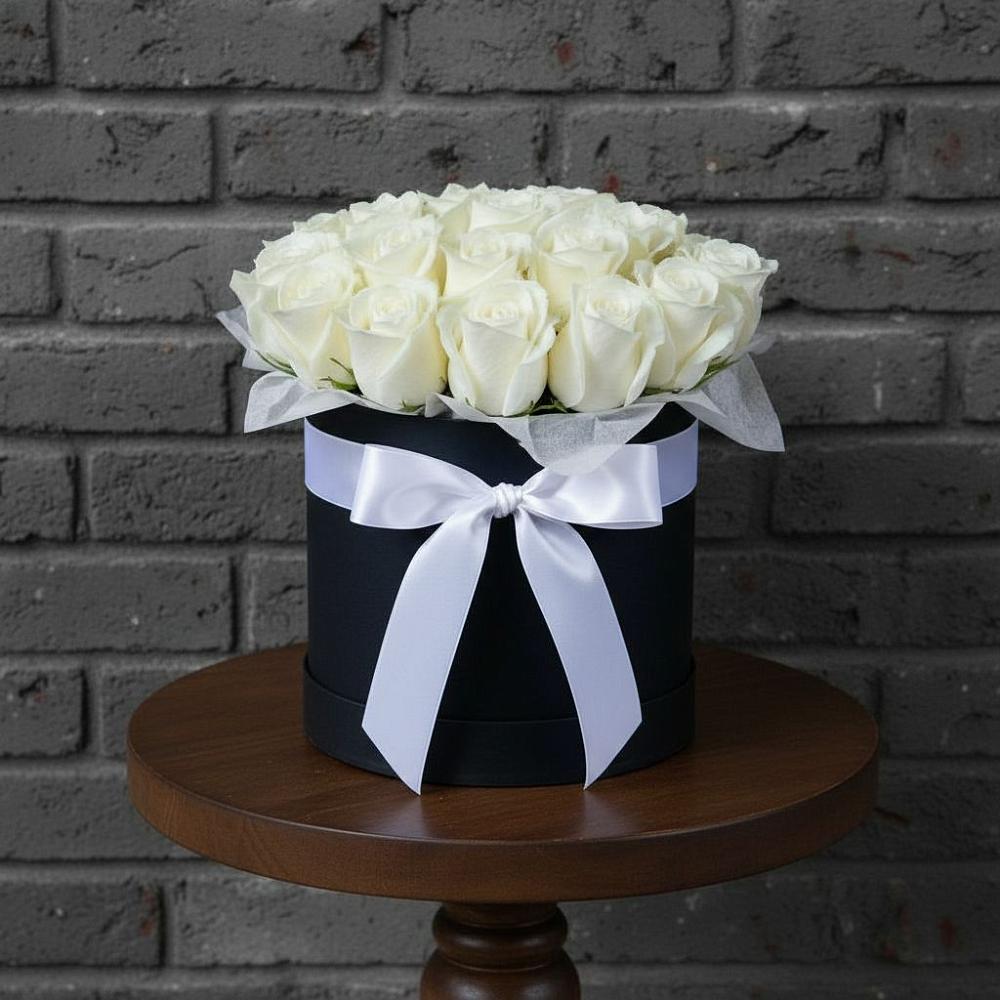 Цветочная композиция из Розы в шляпной коробке в Кировграде