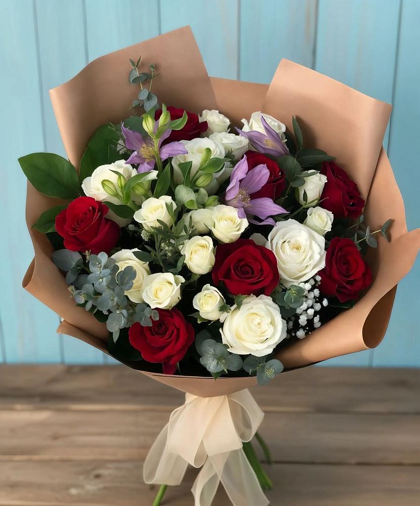 Букет цветов из: Розы и Альстромерии в Кировграде
