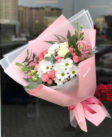Букет цветов из: Розы, Лизиантусы и Хризантемы в Кировграде