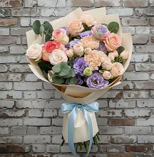 Букет цветов из:  Розы, Лизиантусы и Гвоздики в Кировграде