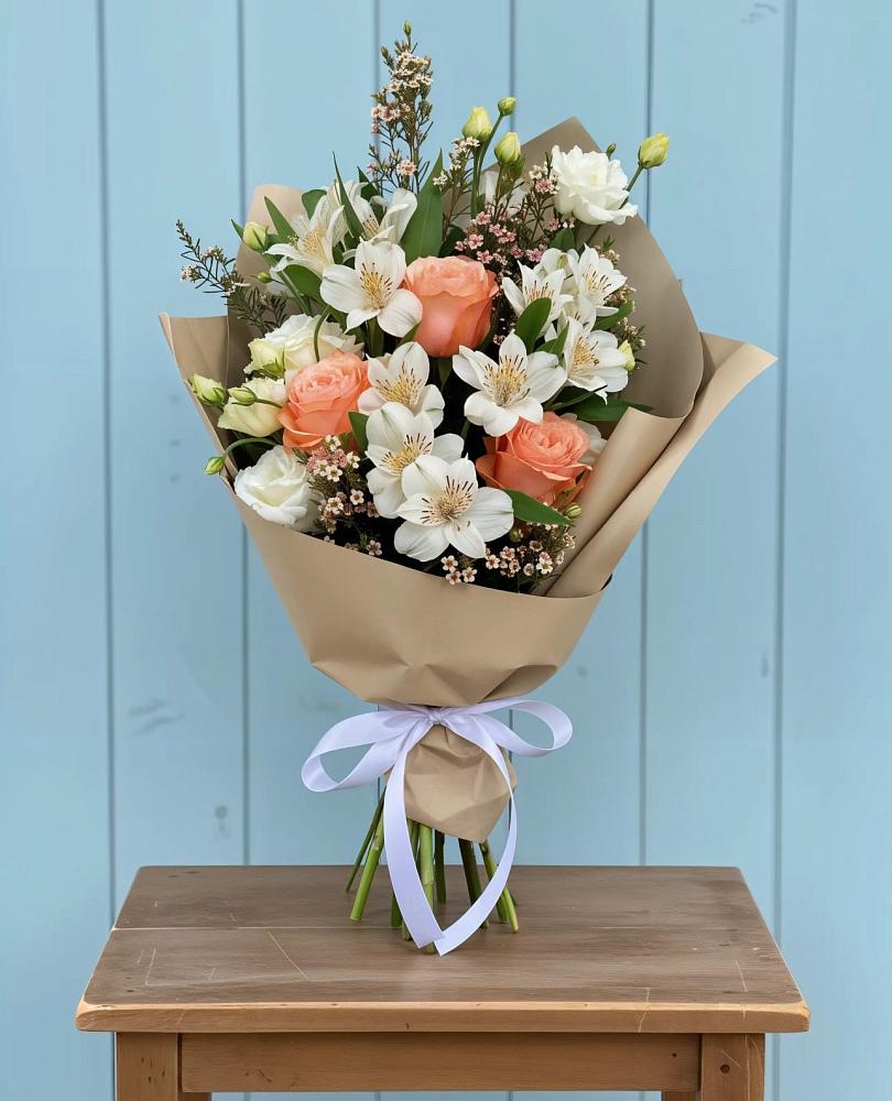 Букет цветов из: Альстромерии, Лизиантусы, Розы и Хризантемы в Кировграде