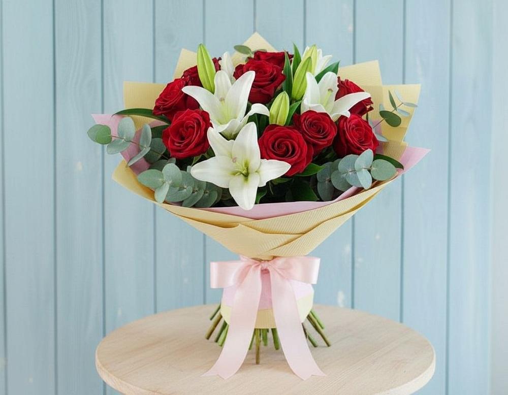 Букет цветов из: Лилии и Розы в Кировграде